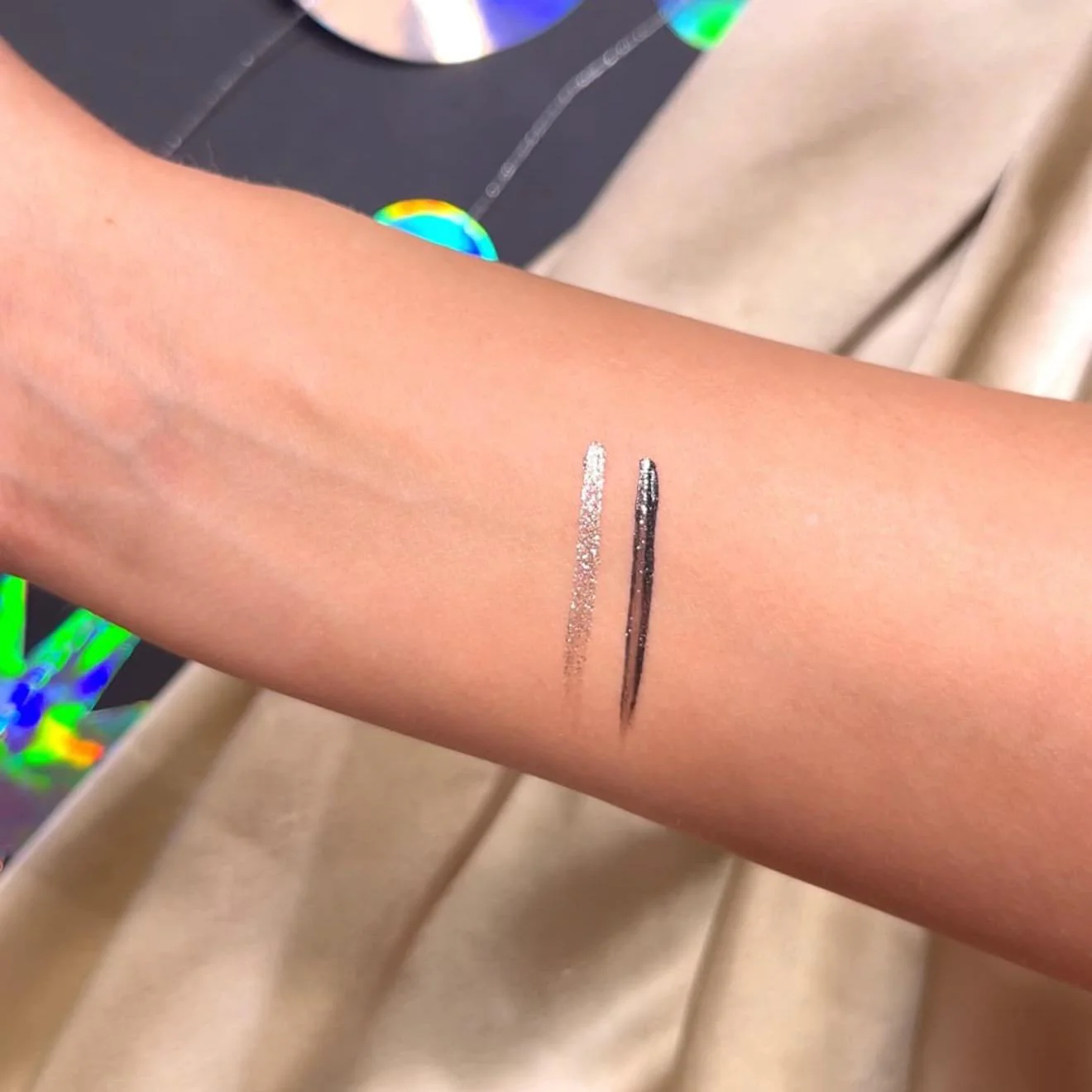 Glisten To Your Heart Glitter Liquid Eyeliner Set - Image 2