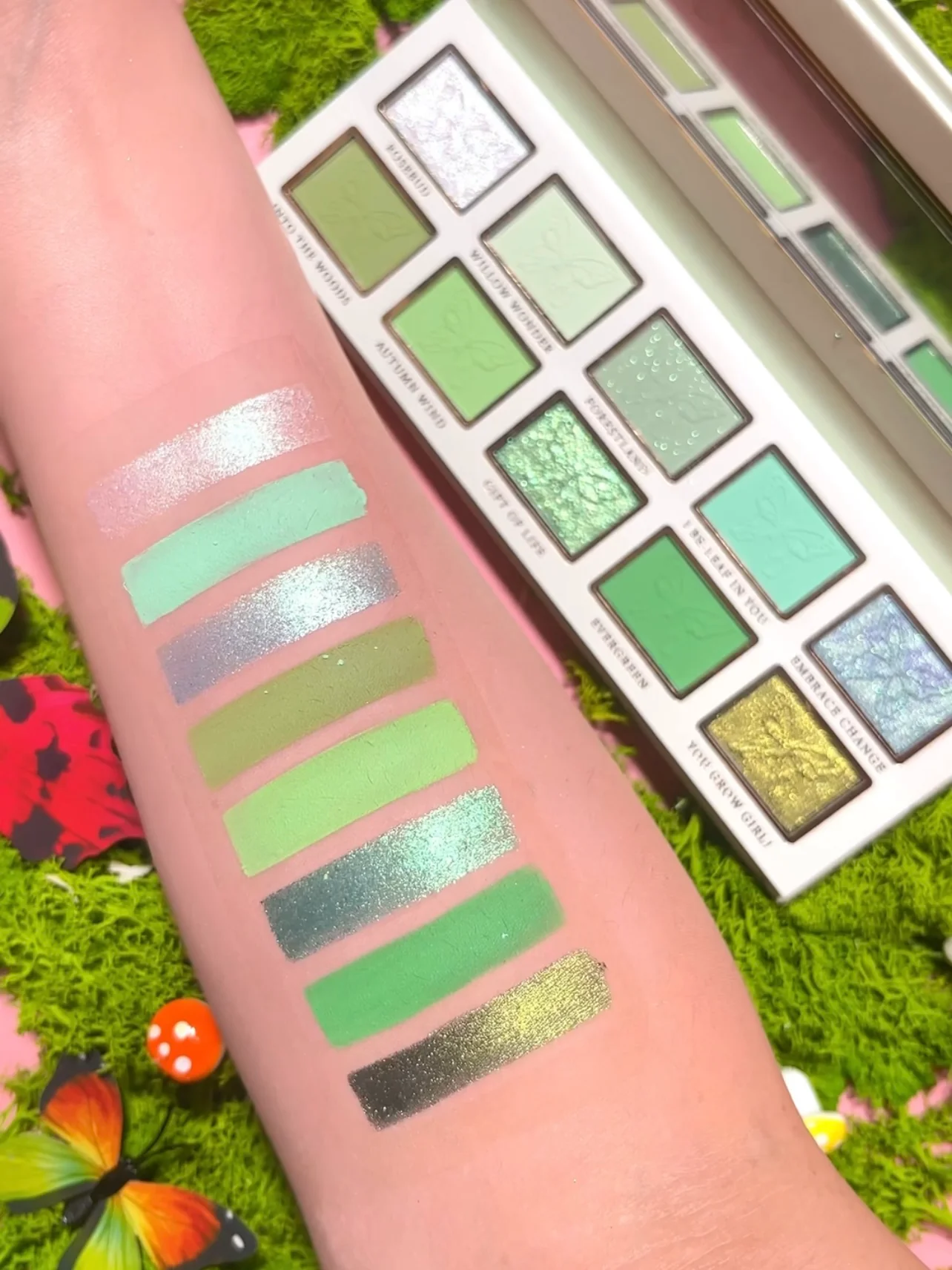You Give Me Butterflies Mini Eyeshadow Palette - Image 3