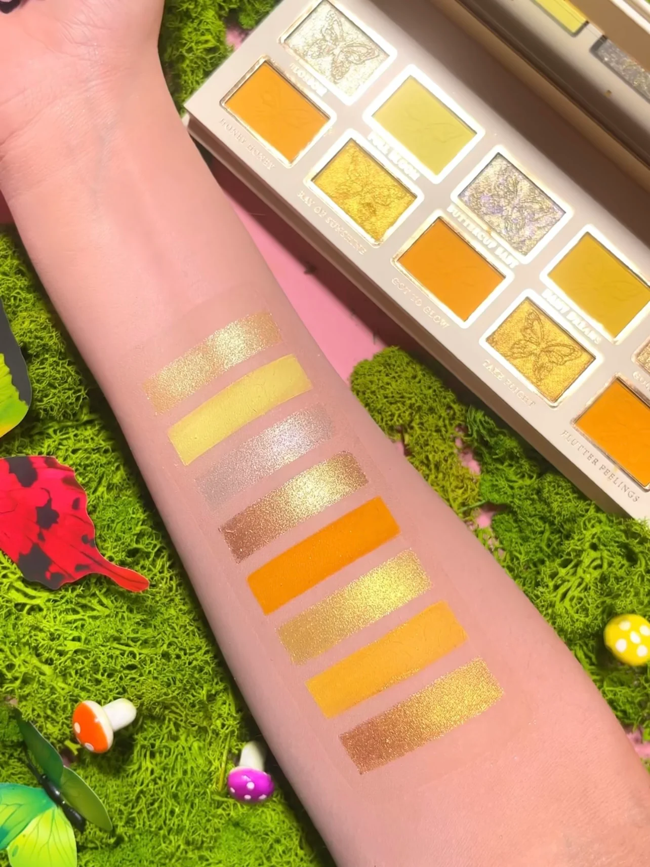 You Give Me Butterflies Mini Eyeshadow Palette - Image 5